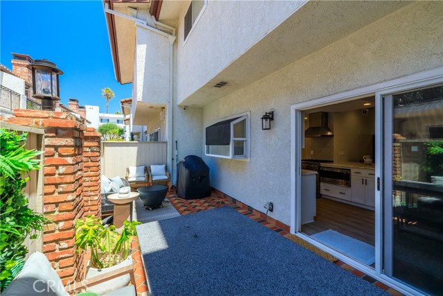 Detail Gallery Image 10 of 51 For 1219 S Catalina Ave, Redondo Beach,  CA 90277 - 4 Beds | 3/1 Baths