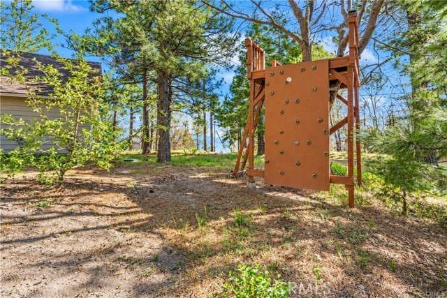 27847 St Bernard, Lake Arrowhead, CA 92352