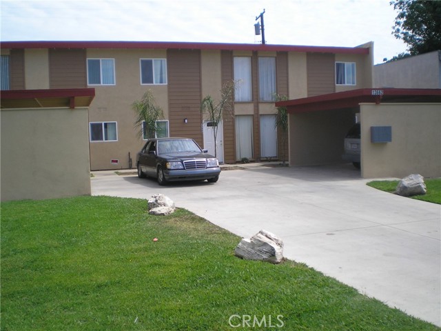13668 Estero Tustin, California **Totally Remodeled Townhome Style**New Window, New Kitchen with New Cabinet, New Granite countertop, New Appliances(Dishwasher & Oven) and New Floors(Tile and Laminate ) thru-out*****Private Own Big Back Yard for BBQ****1 Car port and 1 Space,***Closed to shopping area and Easy access to Freeways, Heart of Tustin******NO One Above & No One Below***Owner pays Water, Gas and Trash***