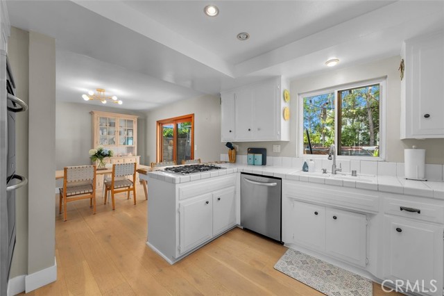 1101 Ysabel Street, Redondo Beach CA: https://media.crmls.org/medias/e179ca62-074a-4e52-9959-654463e93a47.jpg