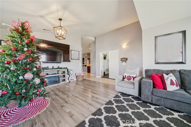 Detail Gallery Image 6 of 32 For 8959 Wedgewood Ct, Hesperia,  CA 92344 - 4 Beds | 3 Baths