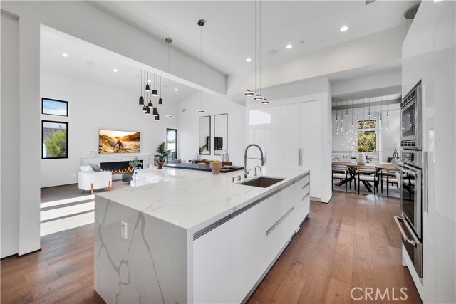 332 Avenue E, Redondo Beach, California 90277, 5 Bedrooms Bedrooms, ,6 BathroomsBathrooms,Residential,For Sale,Avenue E,SB26070979