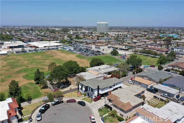 17372 Dairyview Circle, Huntington Beach CA: https://media.crmls.org/medias/e17d0e69-b506-45b2-a466-0e7fcf10e628.jpg