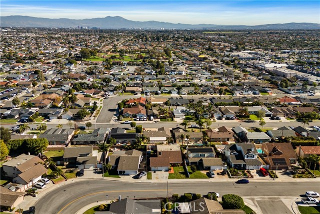 Detail Gallery Image 25 of 29 For 19782 Felcliff, Huntington Beach,  CA 92646 - 5 Beds | 3 Baths