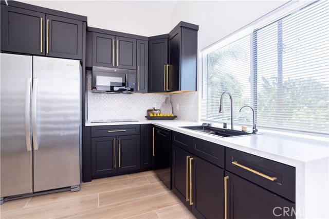 Detail Gallery Image 34 of 53 For 20133 Superior St, Chatsworth,  CA 91311 - 4 Beds | 3 Baths