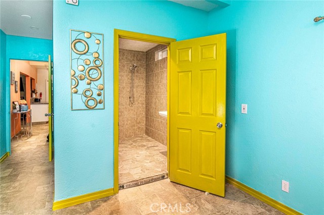 Image 21 of 33 For 15880 La Vida Drive