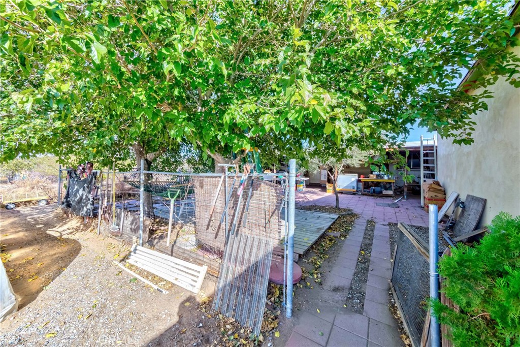 https://media.crmls.org/medias/e17d96c1-8334-4792-88ac-f8ab66595b53.jpg?preset=X-Large
