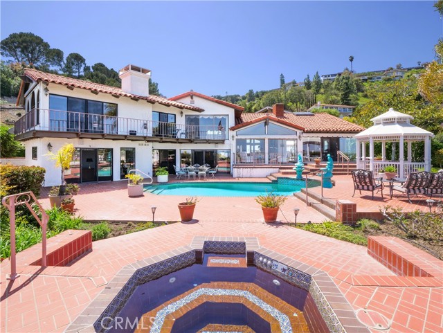 Backyard with pool & Jacuzzi