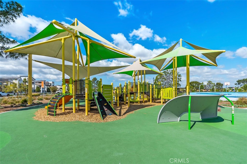 https://media.crmls.org/medias/e17ec6a8-9073-420b-ad79-ed1daaa29674.jpg?preset=X-Large