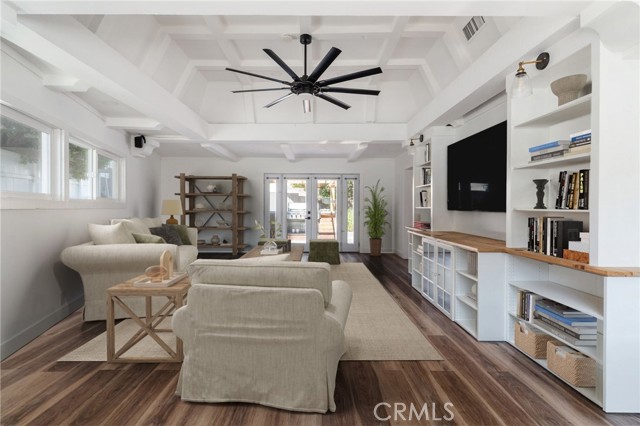 4741 Santa Lucia Drive, Woodland Hills CA: https://media.crmls.org/medias/e17f2fe6-50db-4be8-9f85-461d9f08dd67.jpg
