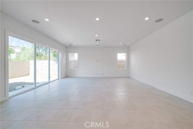 Detail Gallery Image 5 of 31 For 121 Wild Flower, Lake Forest,  CA 92630 - 5 Beds | 5 Baths