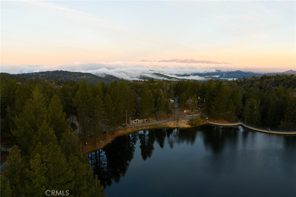 https://media.crmls.org/medias/e17f5739-fed9-4d1b-84e7-8cd5d76a5e8b.jpg?preset=X-Large