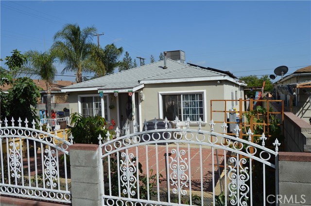 13104 Hoyt Street, Pacoima CA: https://media.crmls.org/medias/e17f612e-1f14-4fa6-bb0d-d57ef2352338.jpg
