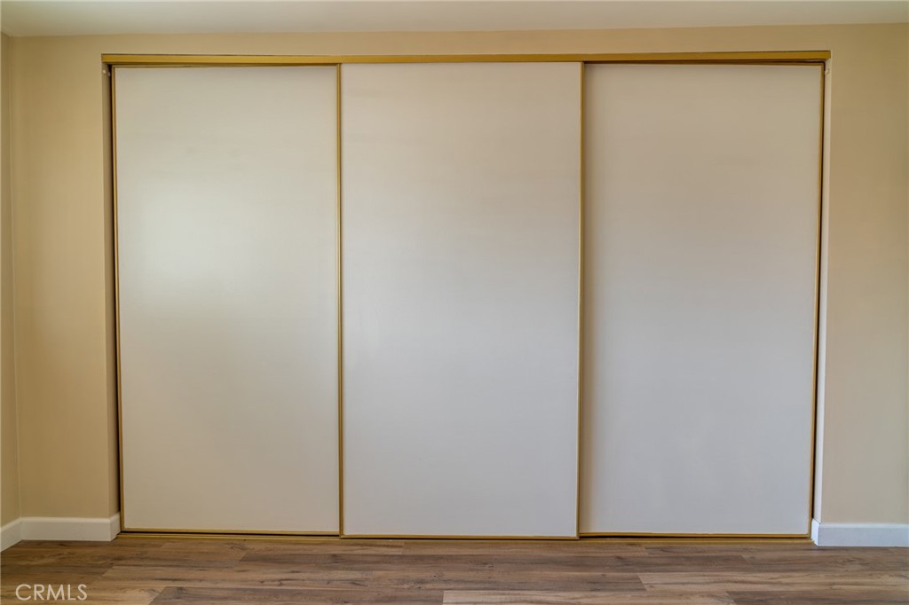 https://media.crmls.org/medias/e1800c86-9f80-4da8-83a5-eaffc3510d7f.jpg?preset=X-Large