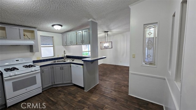 Detail Gallery Image 6 of 30 For 1512 E 5th St Spc 117, Ontario,  CA 91764 - 3 Beds | 2 Baths