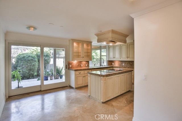 16802 Kamalii Drive, Huntington Beach CA: https://media.crmls.org/medias/e180ab36-feb2-49c0-ba8d-1ea3c786ba7a.jpg