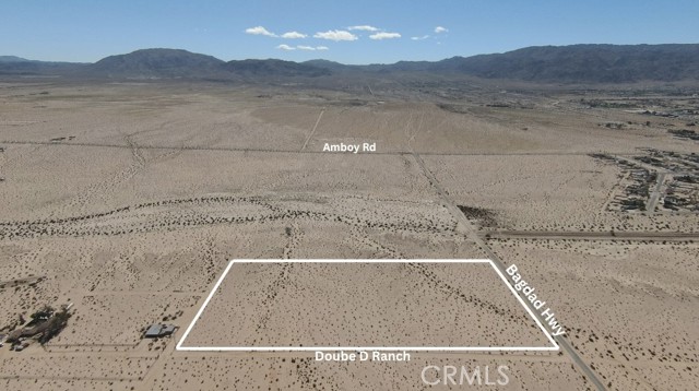 4453 Bagdad Highway, 29 Palms CA: https://media.crmls.org/medias/e180c78c-6775-4199-a7f2-bd574bde3bfd.jpg