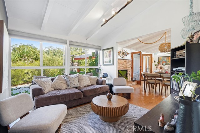 Detail Gallery Image 8 of 26 For 6141 Jumilla, Woodland Hills,  CA 91367 - 3 Beds | 2/1 Baths