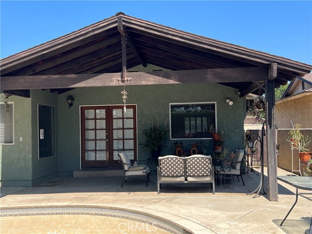 9810 Sharon Avenue, Riverside CA: https://media.crmls.org/medias/e18151fb-e13a-4440-8362-c5d04e034a2f.jpg