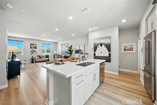1425 W Sunrise Lane, San Pedro CA: https://media.crmls.org/medias/e181a7b1-751f-4701-8daf-dd9ee7dc93f0.jpg