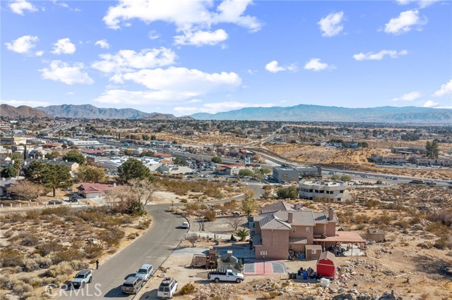 15990 Tinta Road, Apple Valley CA: https://media.crmls.org/medias/e18207c7-3e59-4ace-af93-b8bf7b926ba4.jpg