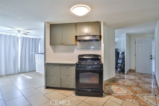 Detail Gallery Image 9 of 30 For 1855 E Riverside Dr #155,  Ontario,  CA 91761 - 4 Beds | 2 Baths