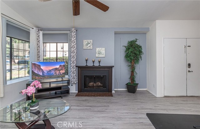 Detail Gallery Image 6 of 32 For 13982 Olive Grove, Sylmar,  CA 91342 - 2 Beds | 2 Baths