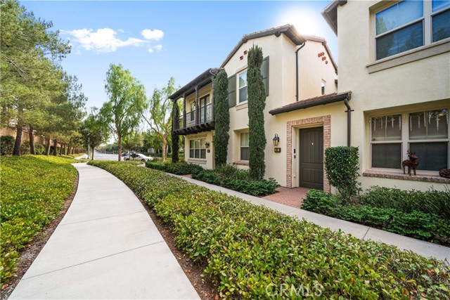 Detail Gallery Image 3 of 39 For 82 Crested Bird, Irvine,  CA 92620 - 2 Beds | 2 Baths