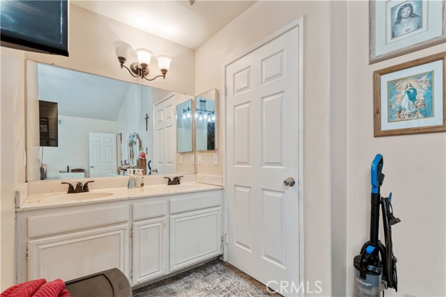 Detail Gallery Image 25 of 48 For 11965 Terra Bella St #17,  Sylmar,  CA 91342 - 3 Beds | 3 Baths