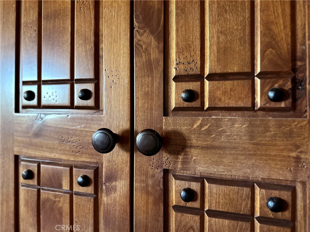 https://media.crmls.org/medias/e183d315-7d4d-4e77-84e7-658794f6922e.jpg?preset=X-Large