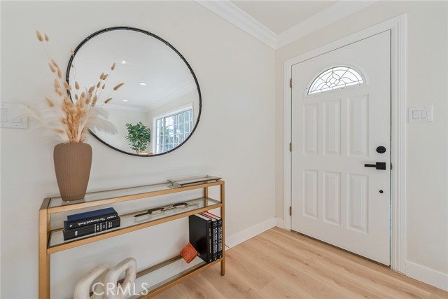 619 N Townsend Street, Santa Ana CA: https://media.crmls.org/medias/e1844c0e-bc53-47ac-ad38-6e901ddbc6ab.jpg