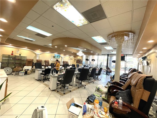 16184 Foothill, Fontana CA: https://media.crmls.org/medias/e18460d0-d380-452e-9525-9734b48889dd.jpg