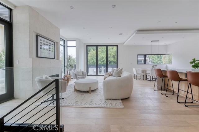 Detail Gallery Image 12 of 74 For 949 10th St #1,  Santa Monica,  CA 90403 - 3 Beds | 3/1 Baths