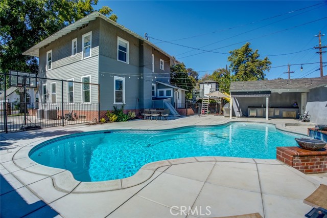 Detail Gallery Image 10 of 60 For 2124 20th St, Bakersfield,  CA 93301 - 4 Beds | 3/1 Baths