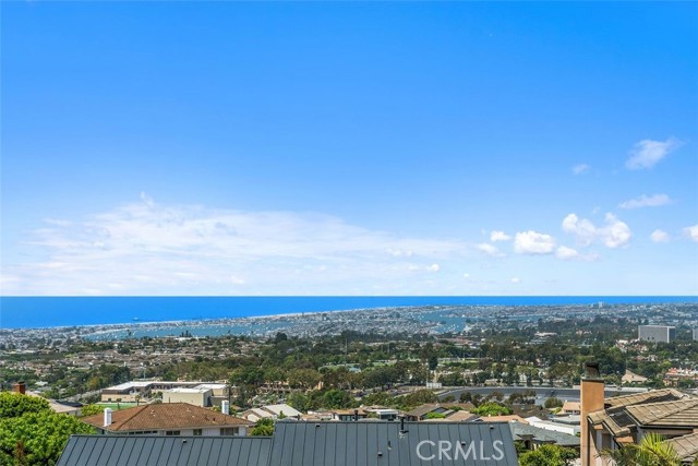 49 Cambria Drive, Corona del Mar CA: https://media.crmls.org/medias/e1866adc-d0be-48af-a710-8d0addb65199.jpg