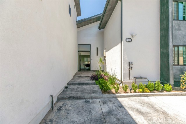 Detail Gallery Image 7 of 64 For 17465 Tuscan Dr, Granada Hills,  CA 91344 - 6 Beds | 5 Baths