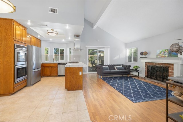 Detail Gallery Image 4 of 35 For 7810 Valley Flores Dr, West Hills,  CA 91304 - 3 Beds | 2 Baths