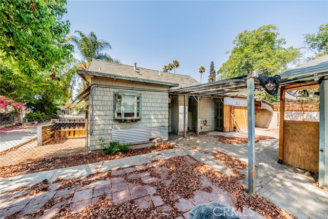 1964 Marlborough Avenue, Riverside CA: https://media.crmls.org/medias/e189660f-3dbc-4e07-a372-ef7c1572fa08.jpg