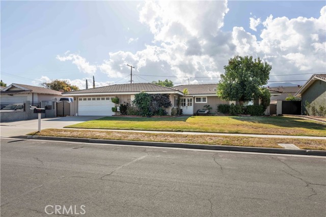 Detail Gallery Image 2 of 30 For 620 W Hacienda Dr, Corona,  CA 92882 - 3 Beds | 2 Baths