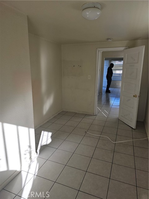 Detail Gallery Image 11 of 20 For 210 85th Place, Los Angeles,  CA 90003 - – Beds | – Baths