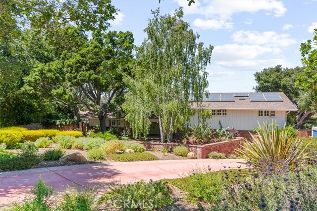 2355 Lake Marie Drive, Santa Maria CA: https://media.crmls.org/medias/e18c09fe-fb54-4f2c-9112-45d2bf05877b.jpg