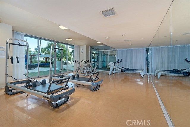 Detail Gallery Image 26 of 29 For 13700 Marina Pointe Dr #405,  Marina Del Rey,  CA 90292 - 3 Beds | 2/1 Baths