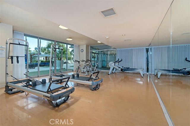 Detail Gallery Image 26 of 29 For 13700 Marina Pointe Dr #405,  Marina Del Rey,  CA 90292 - 3 Beds | 2/1 Baths