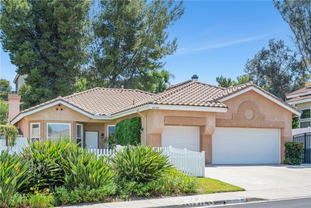 42708 Mountain Shadow Road, Murrieta CA: https://media.crmls.org/medias/e18d3dd7-6e99-452d-ab67-9d779c9b620f.jpg