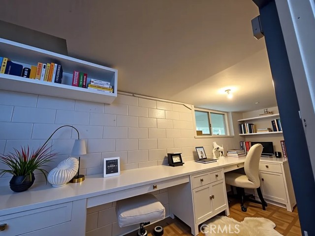 Detail Gallery Image 20 of 24 For 18550 Hatteras St #7,  Los Angeles,  CA 91356 - 2 Beds | 2/1 Baths