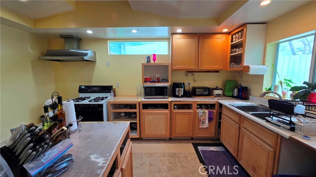 787 Terrace 49, Los Angeles CA: https://media.crmls.org/medias/e18de873-9c71-4467-bd73-03cd6b82de7d.jpg