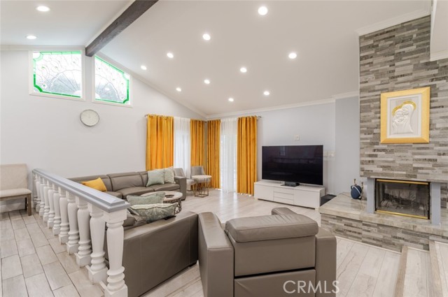 Detail Gallery Image 9 of 50 For 17242 Horace St, Granada Hills,  CA 91344 - 4 Beds | 4 Baths