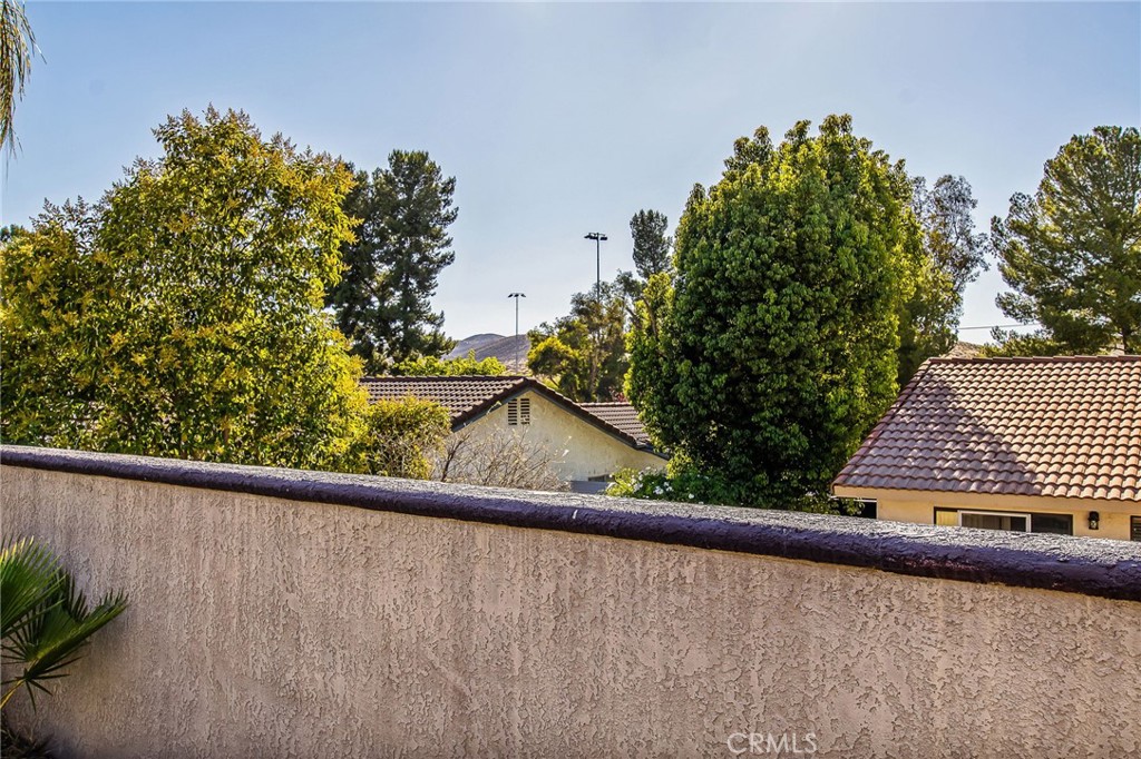 https://media.crmls.org/medias/e18ec61d-2ae2-434d-a610-c3f413841426.jpg?preset=X-Large