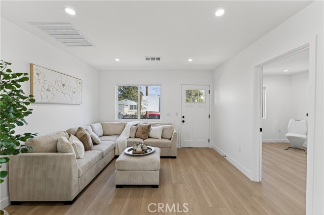 Detail Gallery Image 11 of 61 For 11113 1/2 S Budlong Ave, Los Angeles,  CA 90044 - – Beds | – Baths