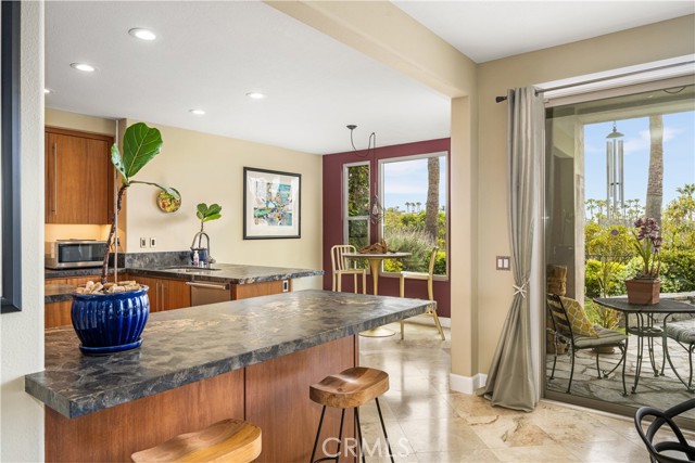 Detail Gallery Image 32 of 67 For 27 Seabrook #73,  Newport Beach,  CA 92660 - 2 Beds | 3 Baths